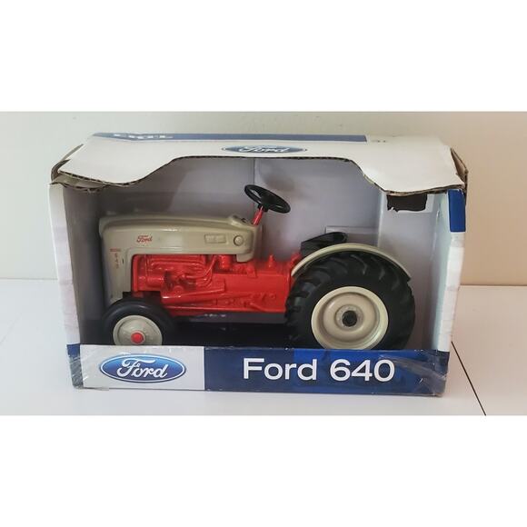 Ertl NIB Ford 640 Tractor 1/16 - Picture 1 of 4